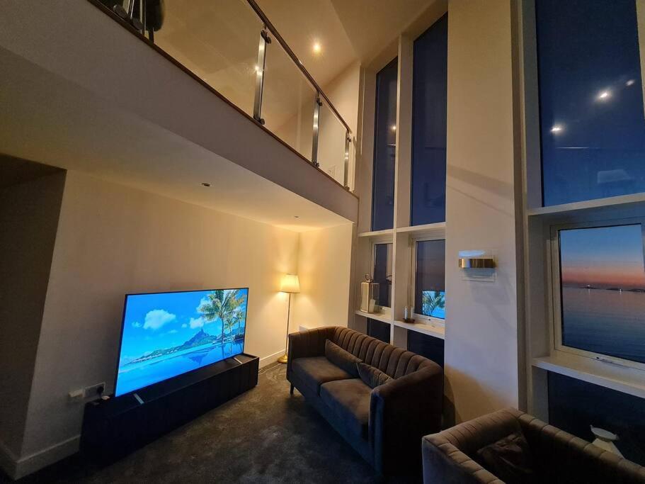 The Panoramic - The Finest Apartment In The City - By Tifa Stays Swansea Luaran gambar