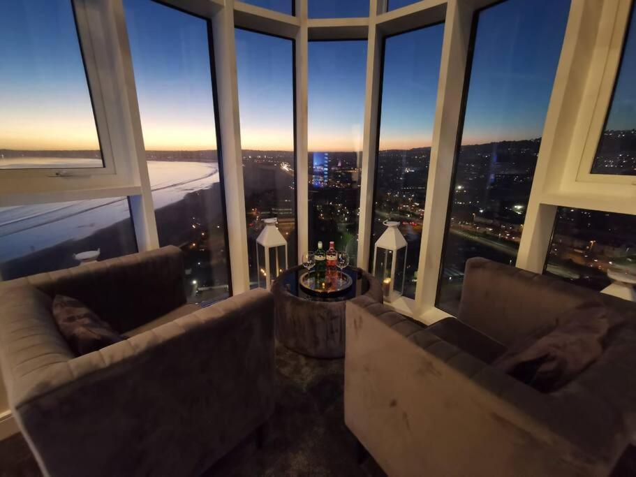 The Panoramic - The Finest Apartment In The City - By Tifa Stays Swansea Luaran gambar